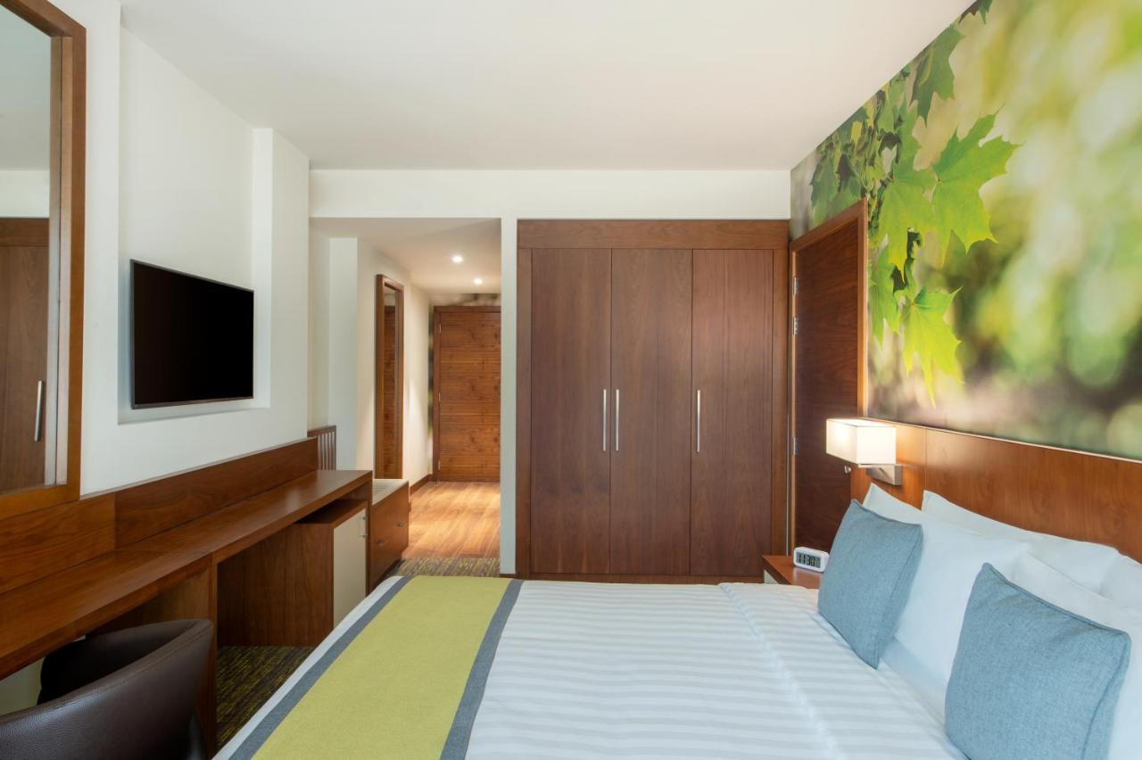 Отель Wyndham Garden Muscat Al Khuwair Экстерьер фото